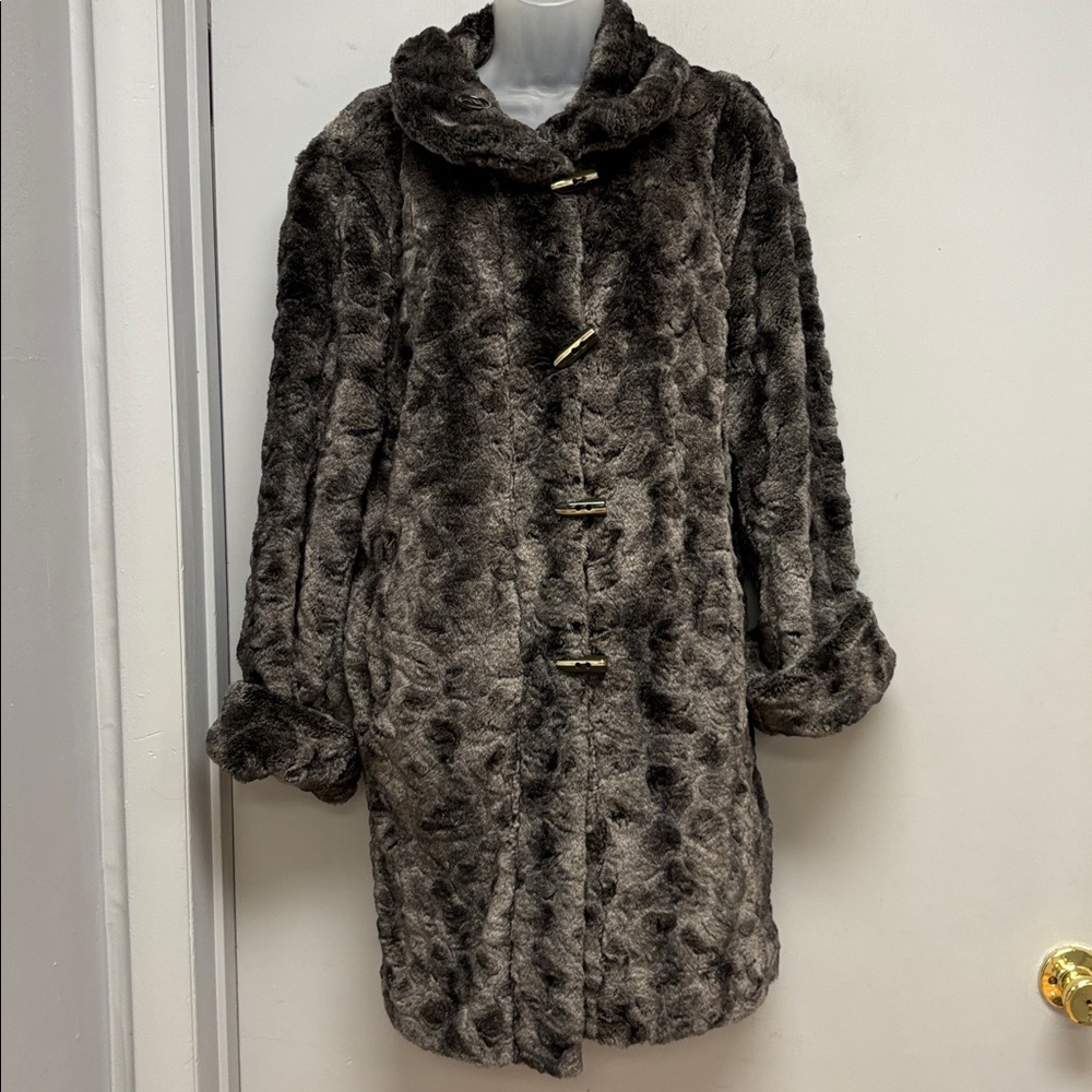 🖤 Neyelle Reversible Faux Fur & Black Coat | Size Large